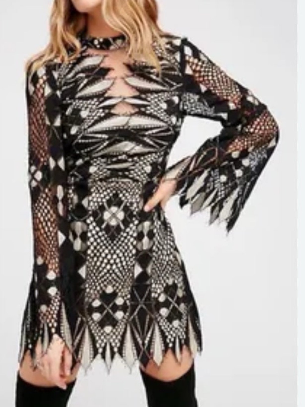 Free People Deco Lace Mini Dress in Black Sz 6 Rare Like New Witchy Bell Sleeve - Picture 1 of 16